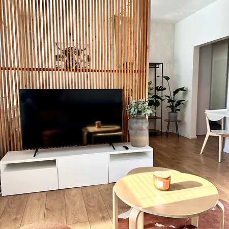 Comfy - Private Parking, Smart Check In, Netflix, Wifi * Banská Bystrica
