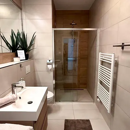Comfy Studio, Private Parking, Smart Check In Apartament